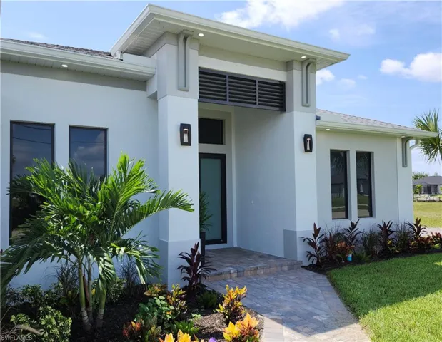 Property entrance with a yard