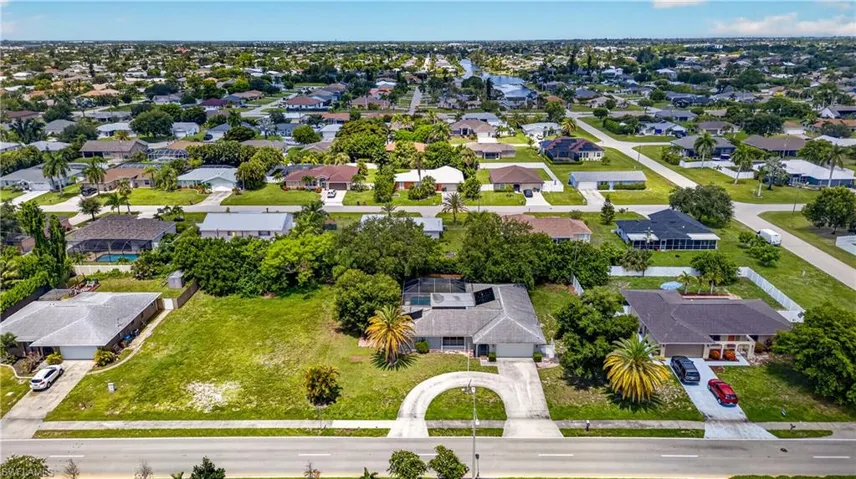 1634 Country Club Blvd, Cape Coral, Florida 33990