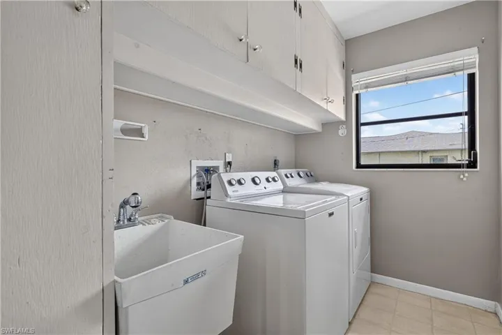 1634 Country Club Blvd, Cape Coral, Florida 33990
