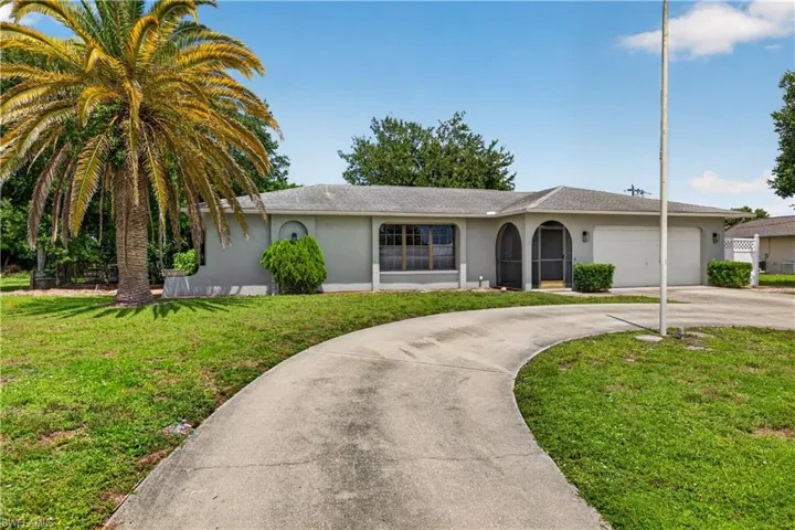 1634 Country Club Blvd, Cape Coral, Florida 33990