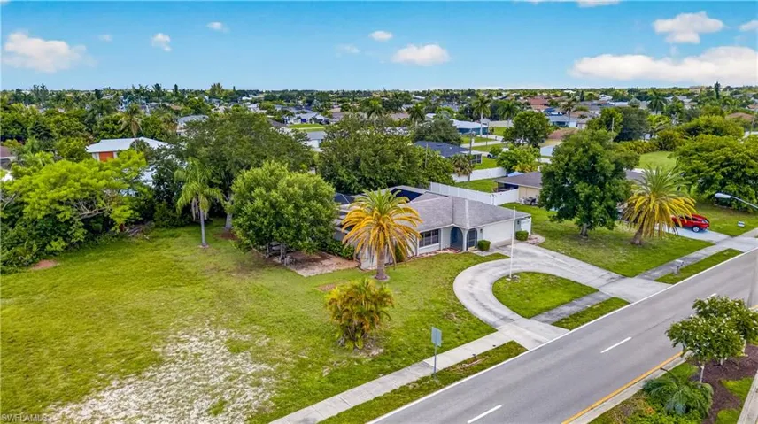 1634 Country Club Blvd, Cape Coral, Florida 33990