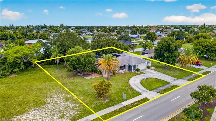 1634 Country Club Blvd, Cape Coral, Florida 33990