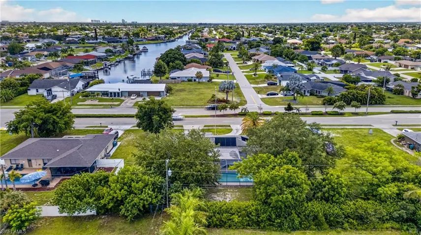 1634 Country Club Blvd, Cape Coral, Florida 33990