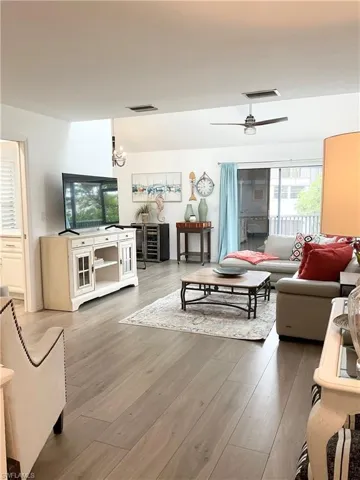 964  8th S AVE, Naples, FL 34102