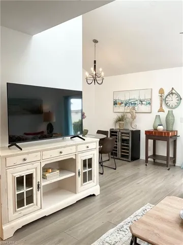 964  8th S AVE, Naples, FL 34102