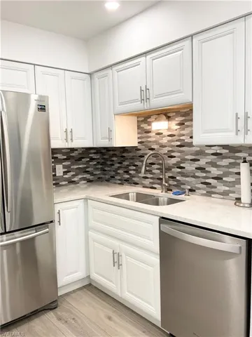 964  8th S AVE, Naples, FL 34102
