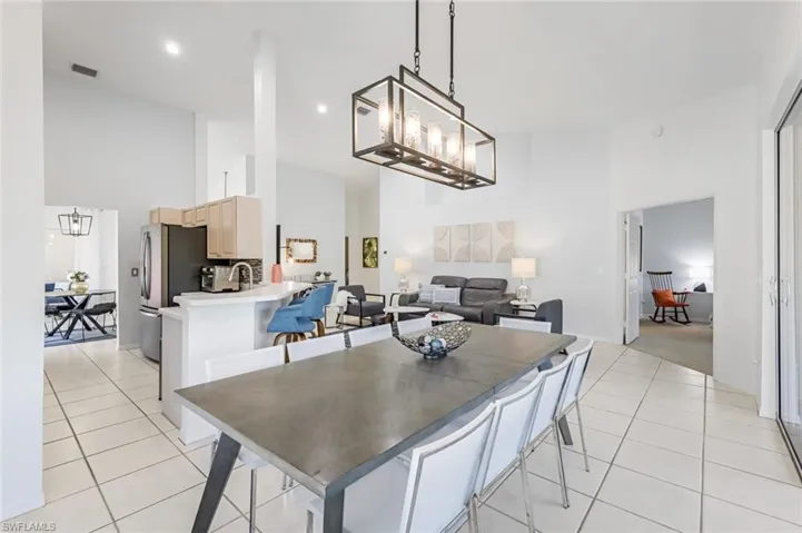 5360  Andover  DR, Naples, FL 34110