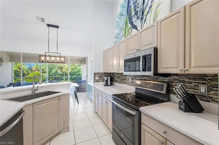 5360  Andover  DR, Naples, FL 34110