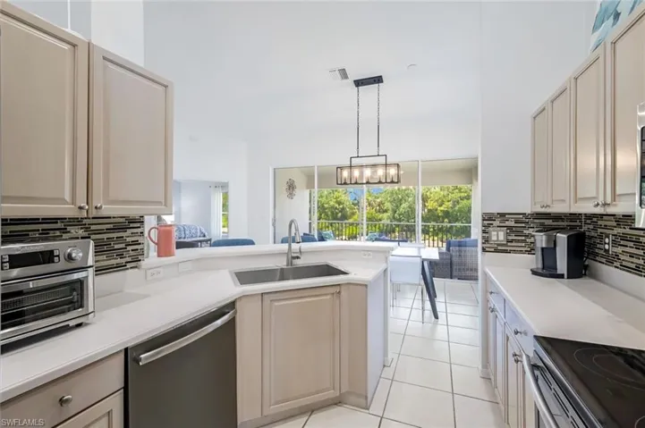 5360  Andover  DR, Naples, FL 34110