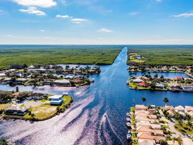 326  Newport  DR, Naples, FL 34114