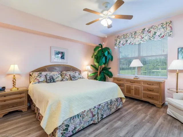 326  Newport  DR, Naples, FL 34114