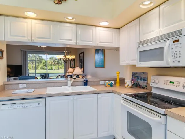 326  Newport  DR, Naples, FL 34114