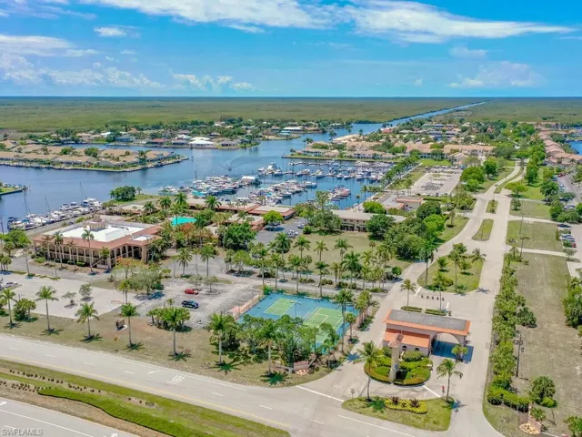 326  Newport  DR, Naples, FL 34114