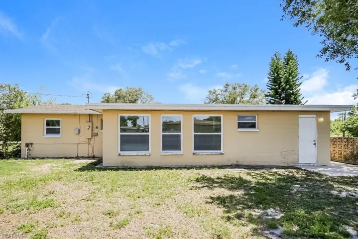 11 Kentucky Rd, Lehigh Acres, Florida 33936