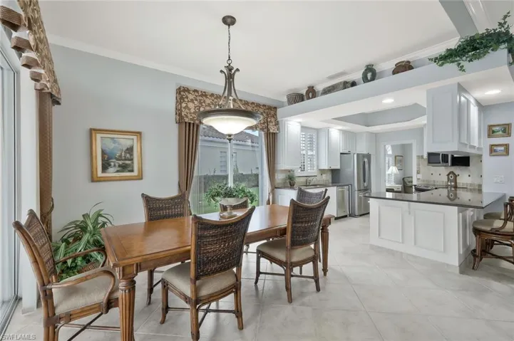 5449  Freeport  LN, Naples, FL 34119