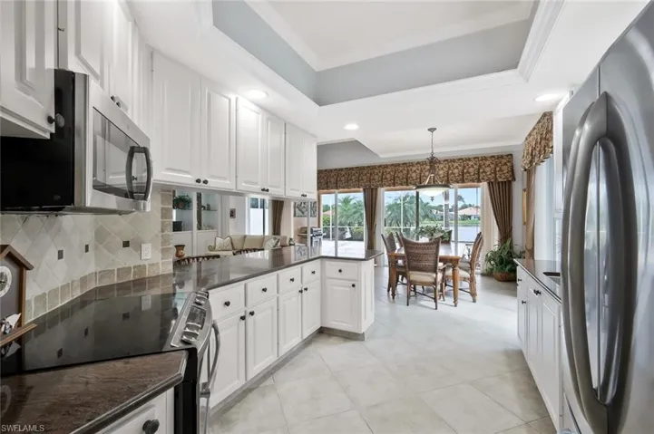 5449  Freeport  LN, Naples, FL 34119