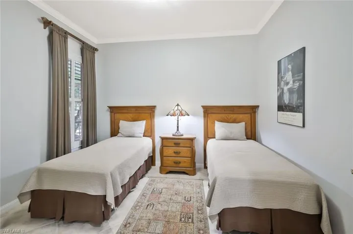 5449  Freeport  LN, Naples, FL 34119