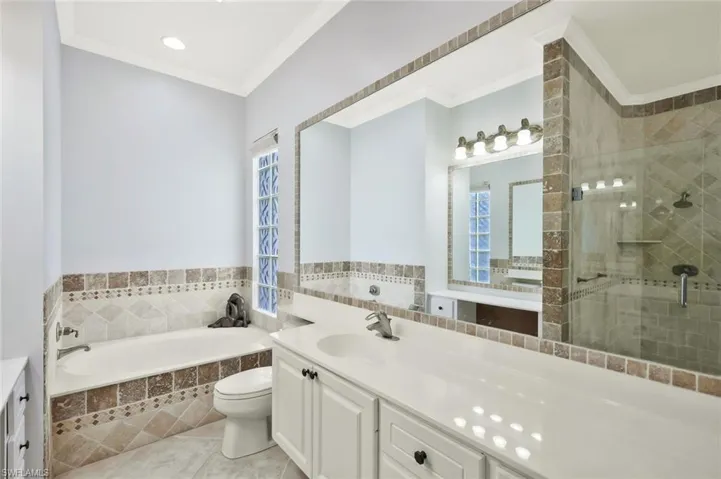 5449  Freeport  LN, Naples, FL 34119