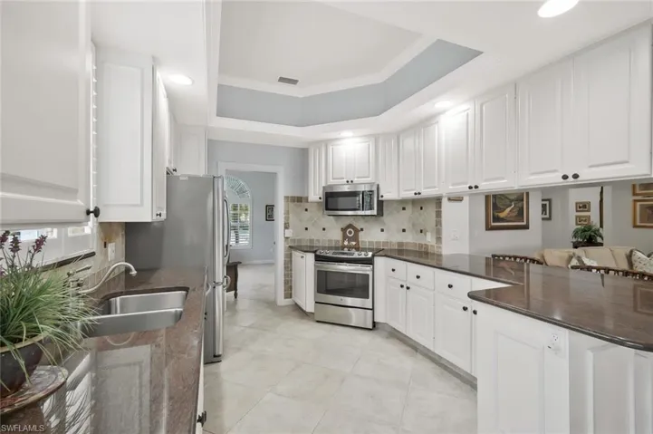 5449  Freeport  LN, Naples, FL 34119