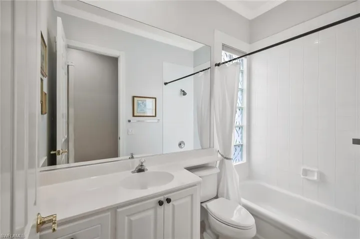 5449  Freeport  LN, Naples, FL 34119