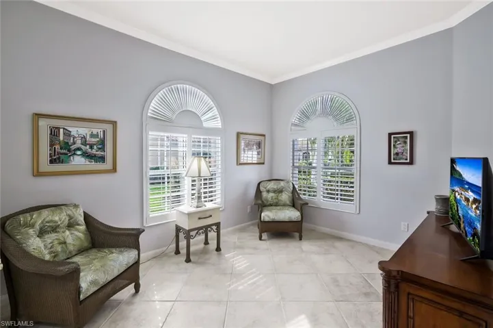 5449  Freeport  LN, Naples, FL 34119