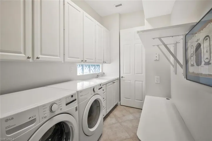 5449  Freeport  LN, Naples, FL 34119