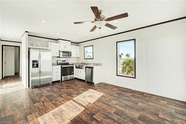Virtually staged room - actual property may appear different.