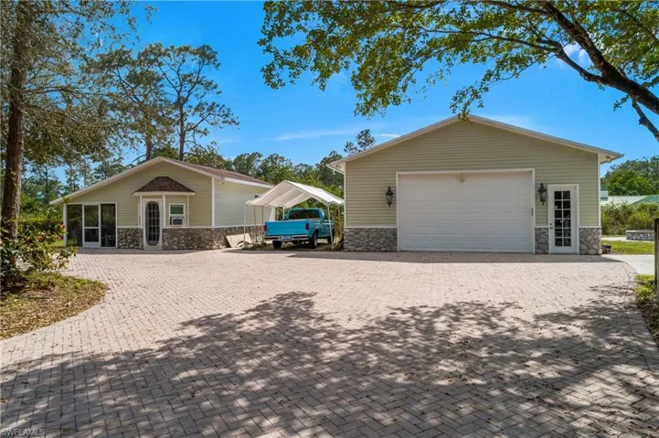 Detached garage and separate "in law" suite 1/1