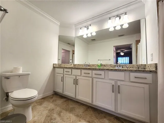 Primary bath with 2 sinks