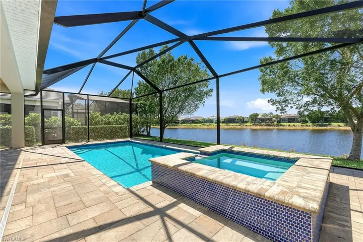 8957  Mustique  LN, Naples, FL 34114