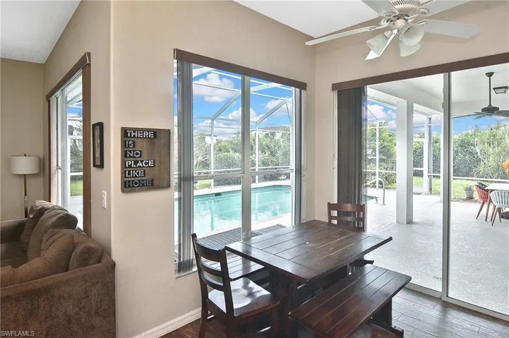 Kitchen breakfast nook