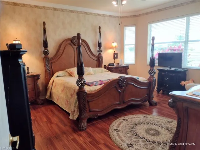 --Suite w/Hardwood Floors.  Large Windows. Spacious!