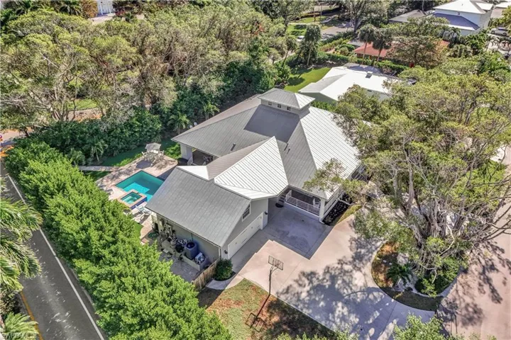 Aerial view of property and surrounding area