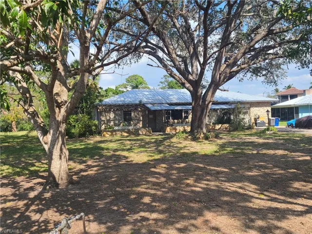 View of expansive front yard