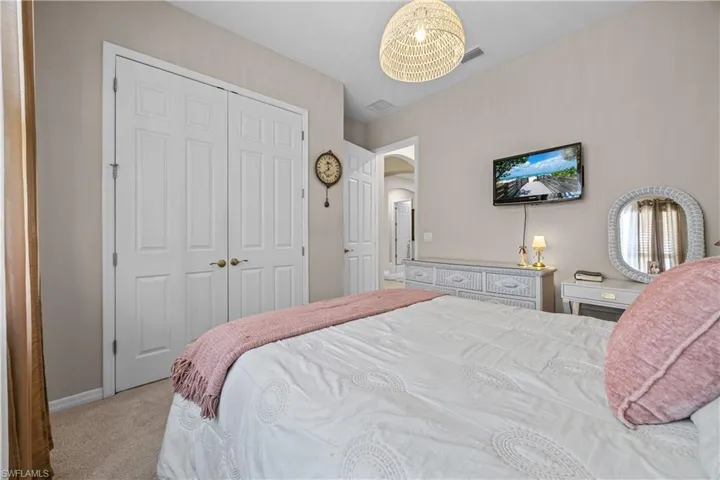 3286 Baravaldo Cir, Cape Coral, Florida 33909