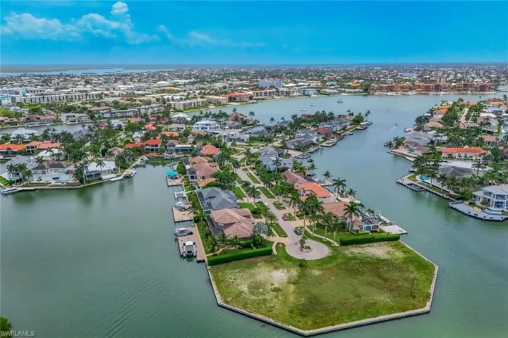 620 Rockport Ct, Marco Island, Florida 34145