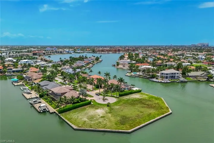 620 Rockport Ct, Marco Island, Florida 34145