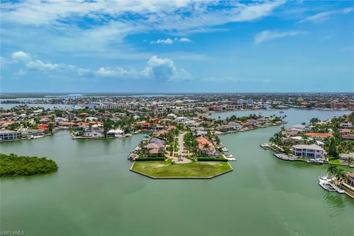 620 Rockport Ct, Marco Island, Florida 34145