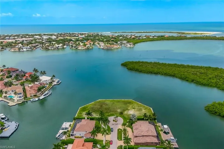 620 Rockport Ct, Marco Island, Florida 34145