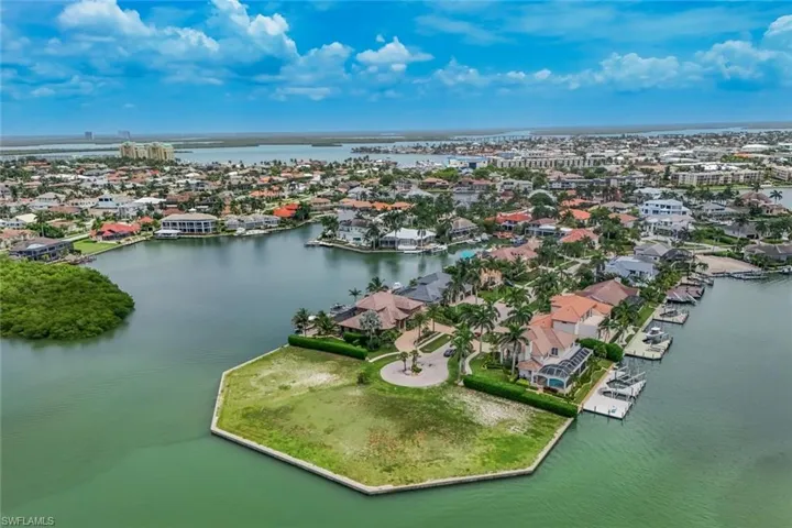 620 Rockport Ct, Marco Island, Florida 34145