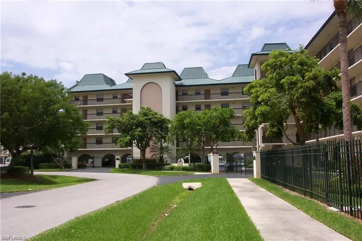 271 Southbay Dr 235, Naples, Florida 34108