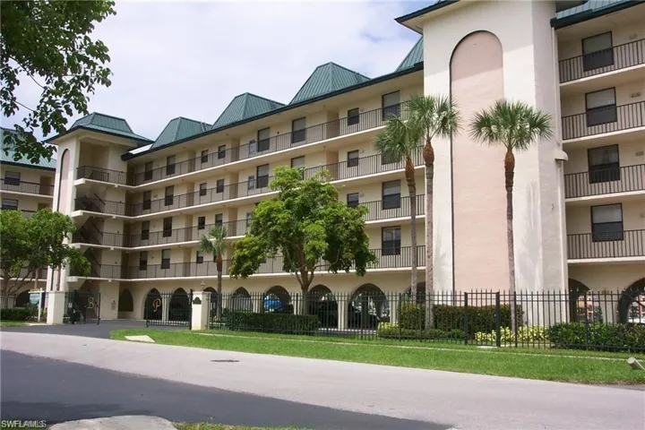 271 Southbay Dr 235, Naples, Florida 34108