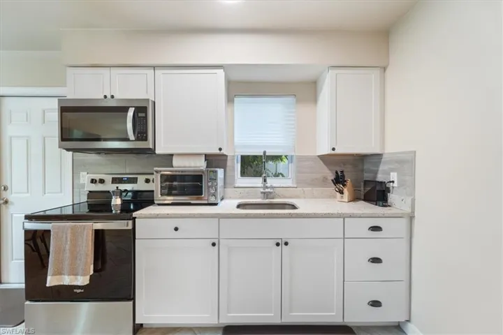 3365 Estey Ave, Naples, Florida 34104