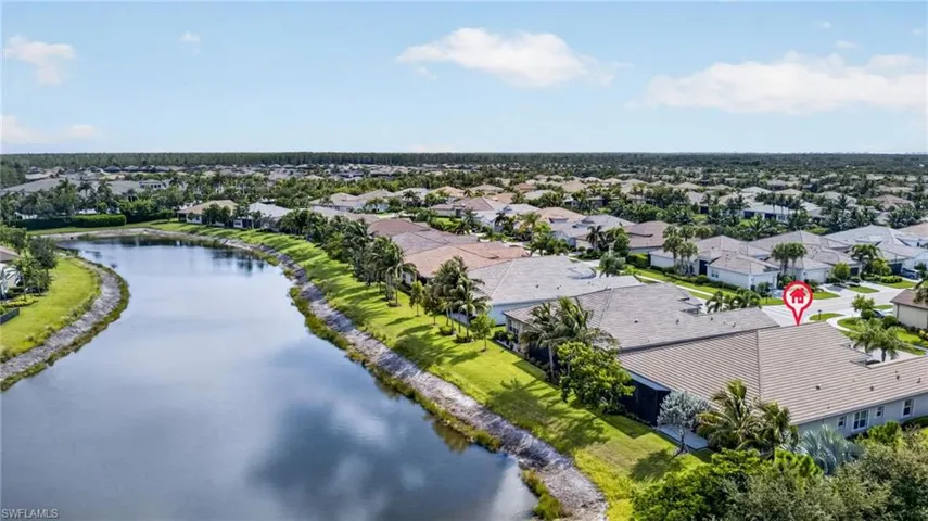 WALKING DISTANCE TO DOG PARK, POOLS, CLUBHOUSE, RESTAURANT!