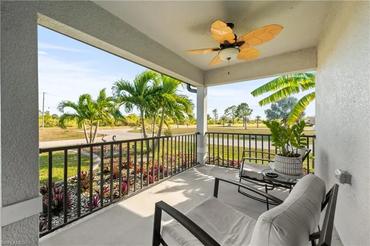 Balcony with ceiling fan