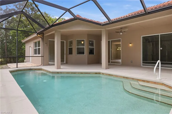 Pool, Screened in Lanai