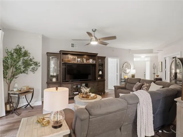 88 Silver Oaks Cir 4-101, Naples, Florida 34119
