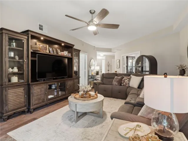 88 Silver Oaks Cir 4-101, Naples, Florida 34119
