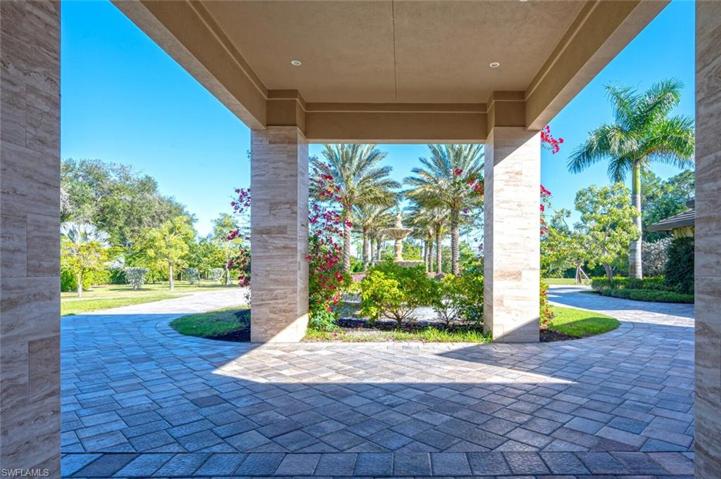 Porte-cochere
