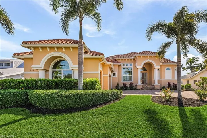 1036 Dolphin DR, CAPE CORAL FL 33904